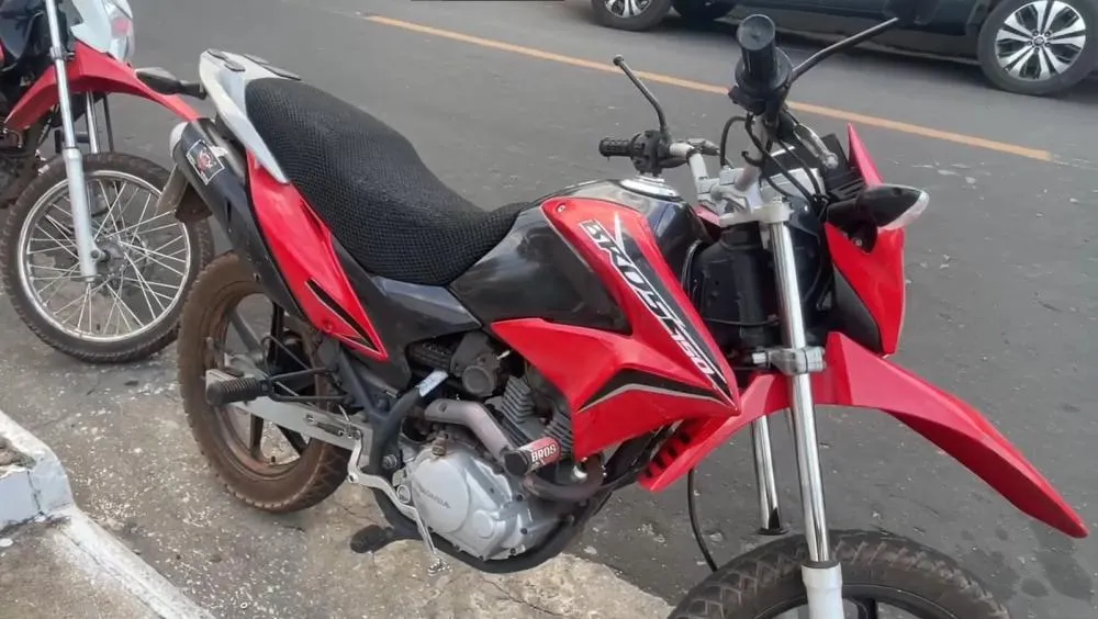 Homem furta moto em lava a jato em Pedro II, sofre acidente durante fuga e é preso pela PM