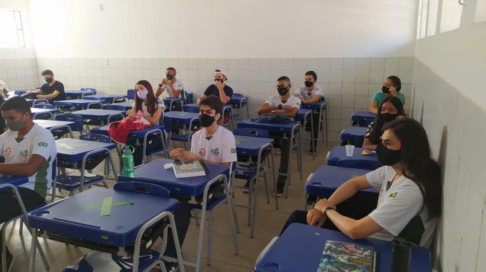 SEDUC/PI retoma aulas em escolas da rede estadual em modelo híbrido