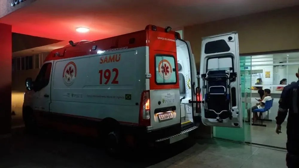 Motociclista fica ferido após colisão com automóvel no centro de Pedro II