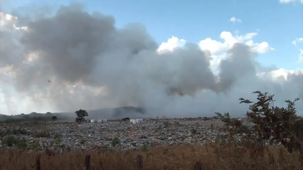 Pedro II é tomada por fumaça tóxica após novo incêndio em lixão