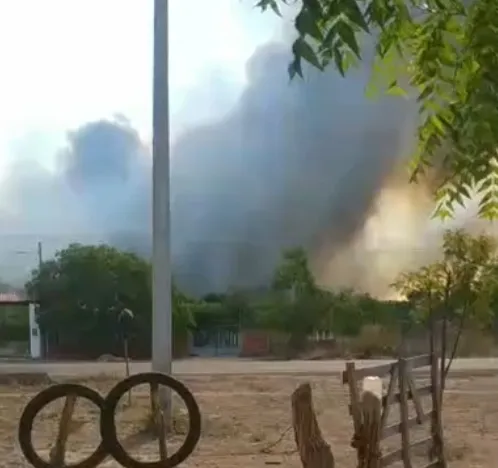 Incêndio de grandes proporções assusta moradores da comunidade Olho d’Água do Meio e causa grandes prejuízos na zona rural de Pedro II!