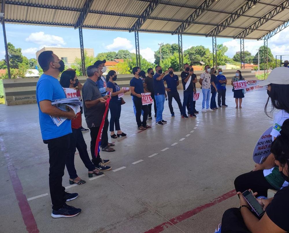 Professores da Rede Estadual aderem à greve e realizam manifestações, em Pedro II 