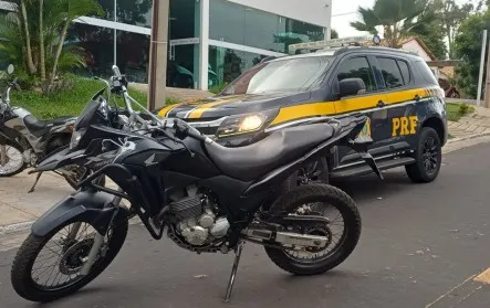 PRF recupera motocicleta roubada e identifica adulteração durante diligências em Pedro II