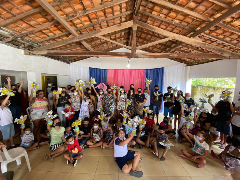 Cacau Show Pedro II faz doação de ovos de Páscoa para crianças atendidas pela APAE 