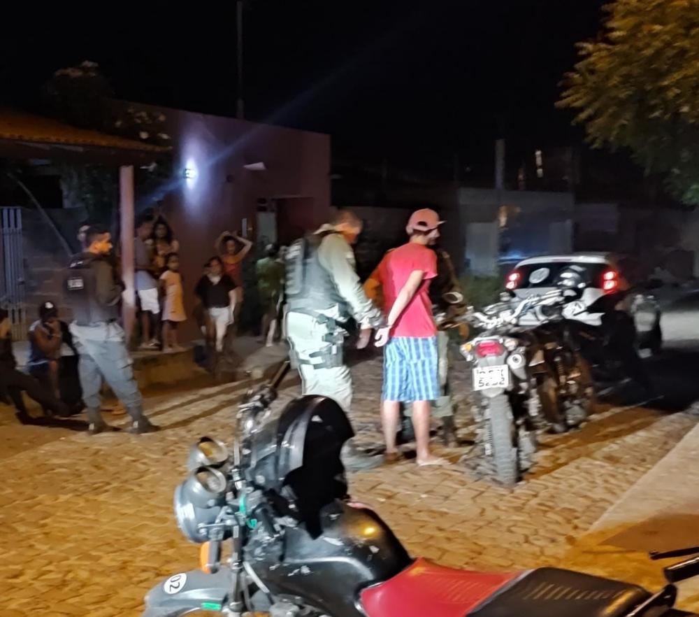 Jovem, com suspeita de embriaguez, é preso após atropelar guarda, em Pedro II