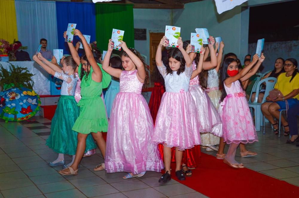 Alunos da Escola Zilda Gonçalves, da Lagoa de São Francisco, lançam o seu primeiro livro 