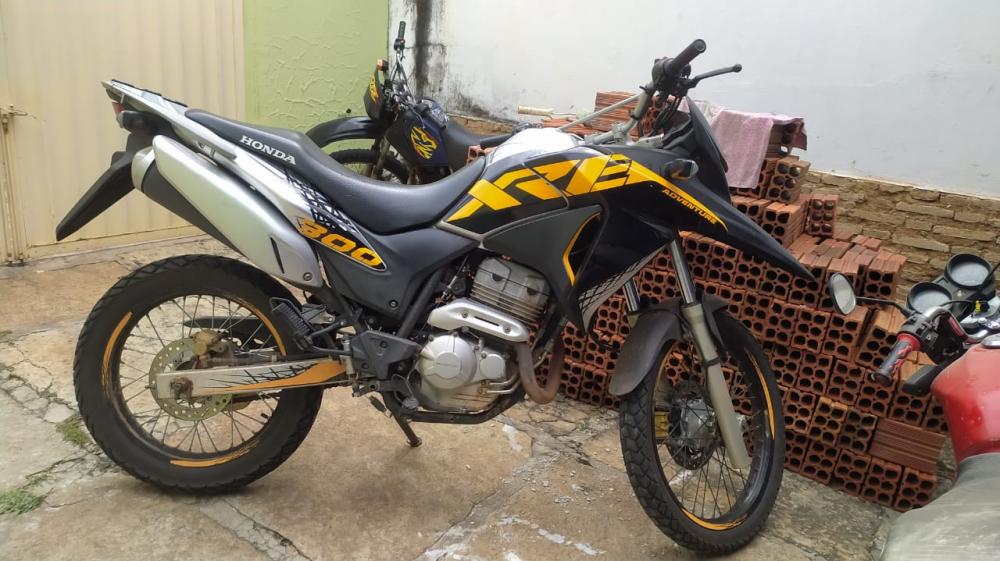 Polícia recupera moto com restrição de roubo/furto, em Pedro II