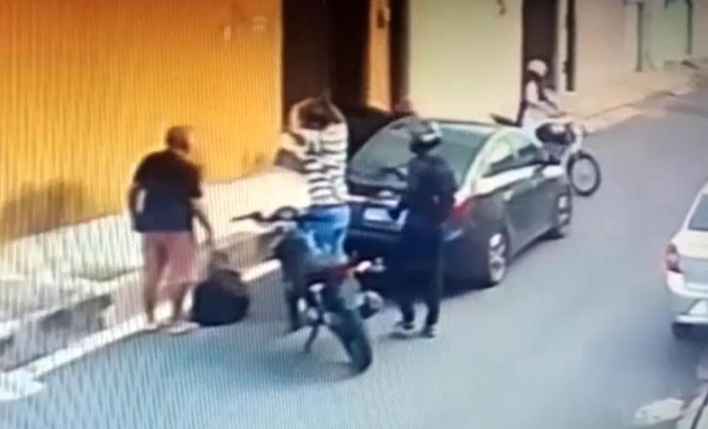 Pedrossegundense é vítima de assalto e tem carro roubado, em Teresina 