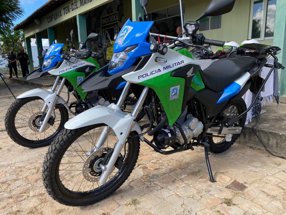 Polícia Militar de Pedro II recebe duas novas motocicletas de 300 cilindradas para patrulhamento 