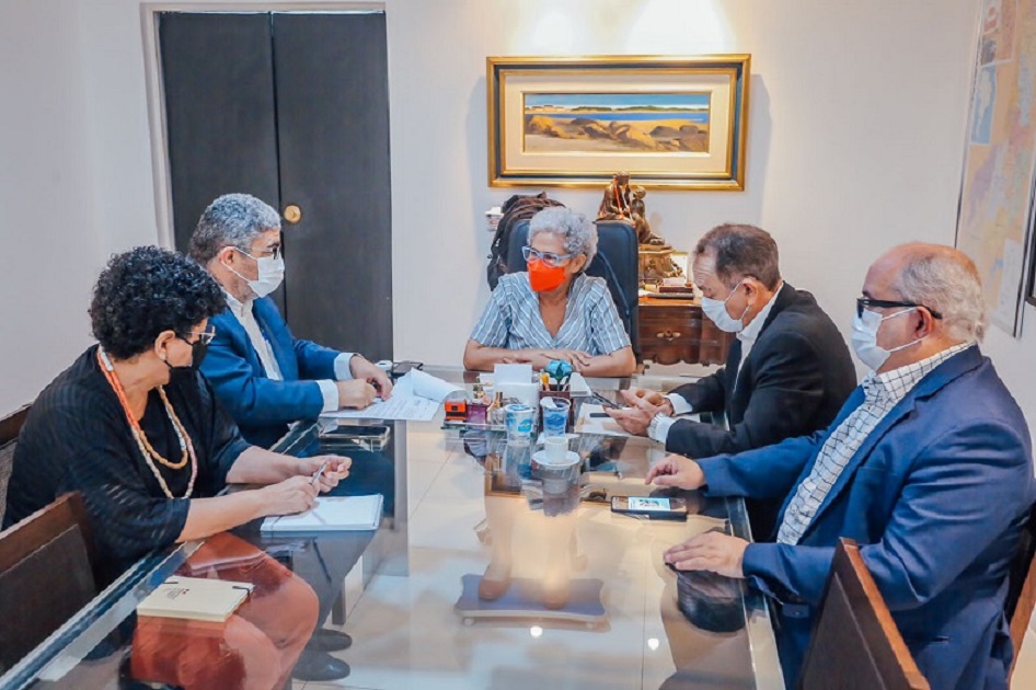 Piauí reduzirá para 18% alíquota do ICMS sobre combustíveis, anuncia Regina Sousa