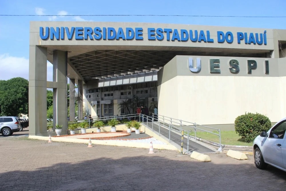 Uespi anuncia concursos com 160 vagas para professores e técnicos administrativos; editais devem ser publicados em até 45 dias