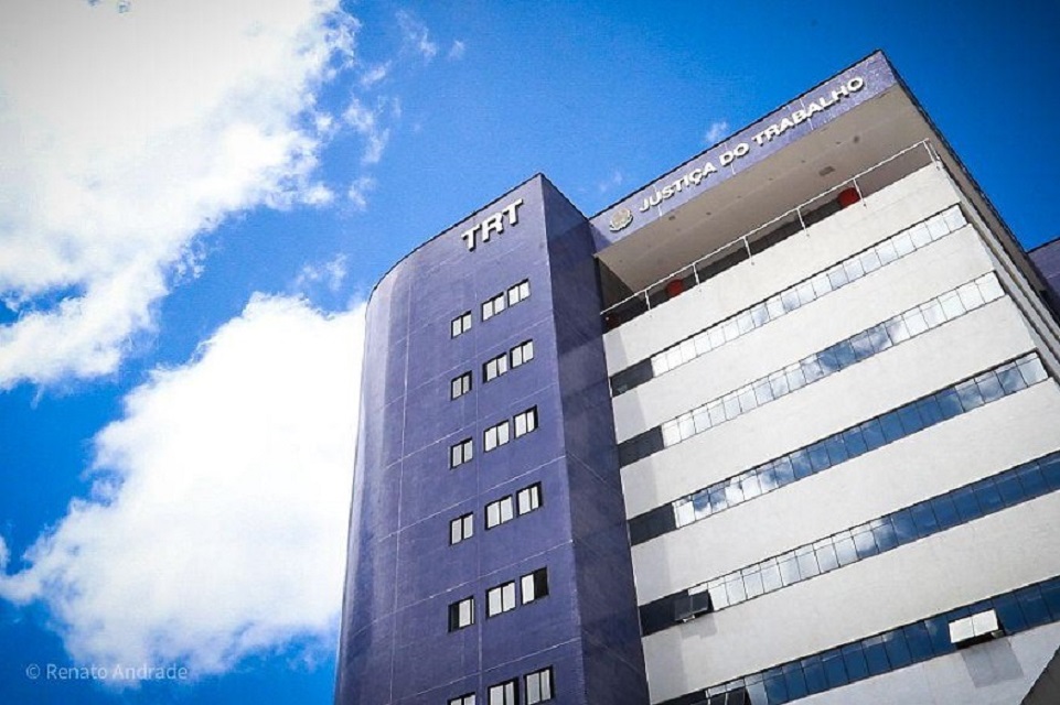 TRT lança edital de concurso com 43 vagas e salário de até R$ 12,4 mil