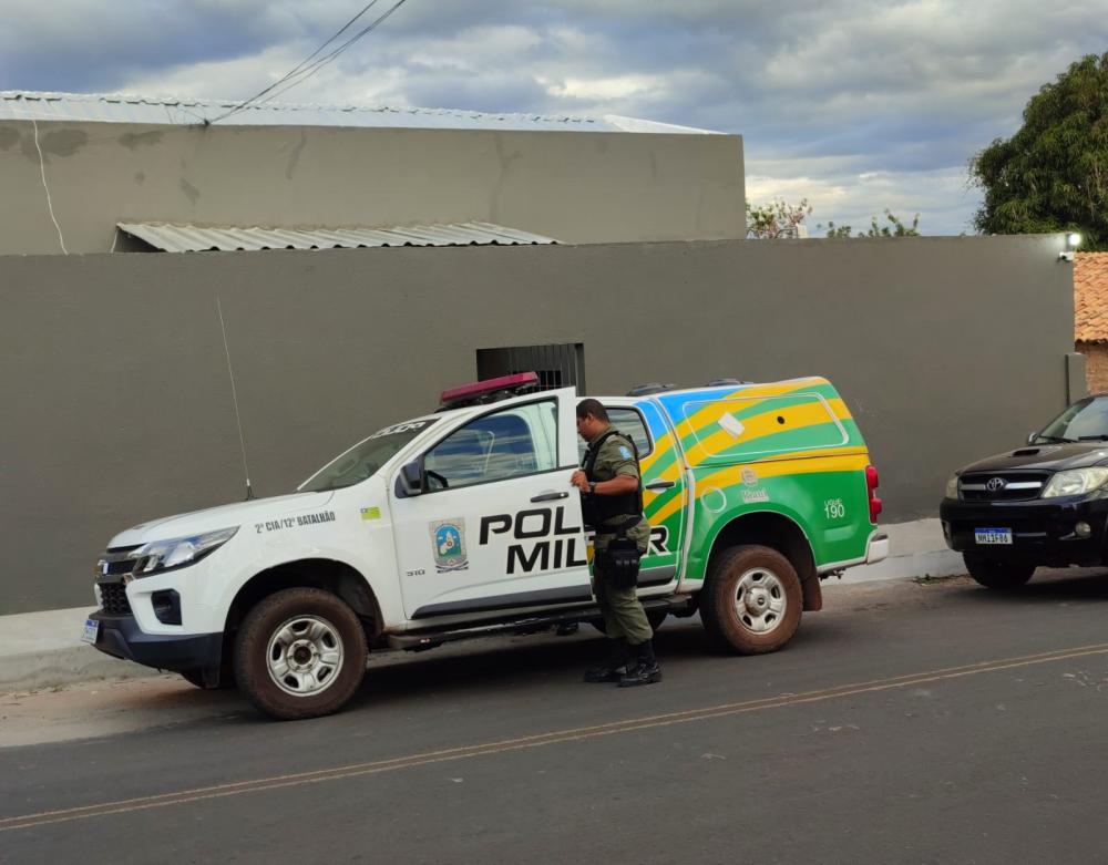 Homem é preso acusado de arrombar e furtar sorveteria, em Pedro II 
