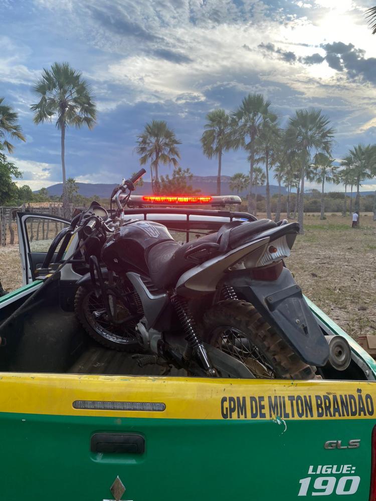 Moto roubada há mais de 08 anos em Sobral é recuperada em Milton Brandão