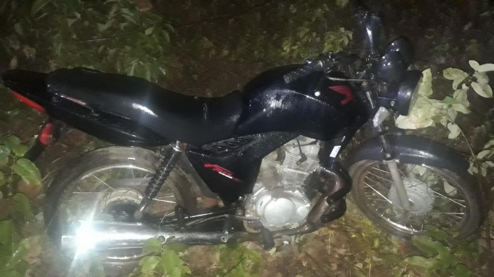 Motocicleta roubada é encontrada abandonada, em Pedro II