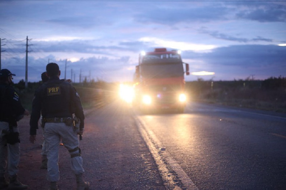 Motorista é preso ao oferecer R$ 5 a agentes da PRF para fugir de fiscalização em Piripiri