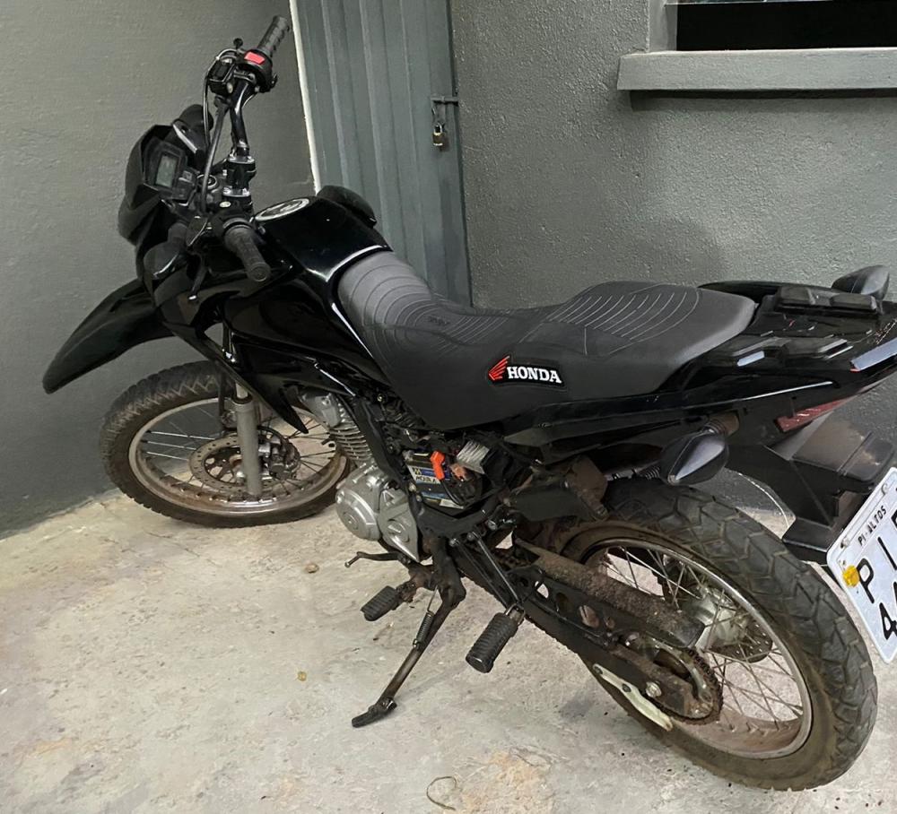 Moto com números da placa, chassi e motor adulterados é apreendida pela PM de Pedro II