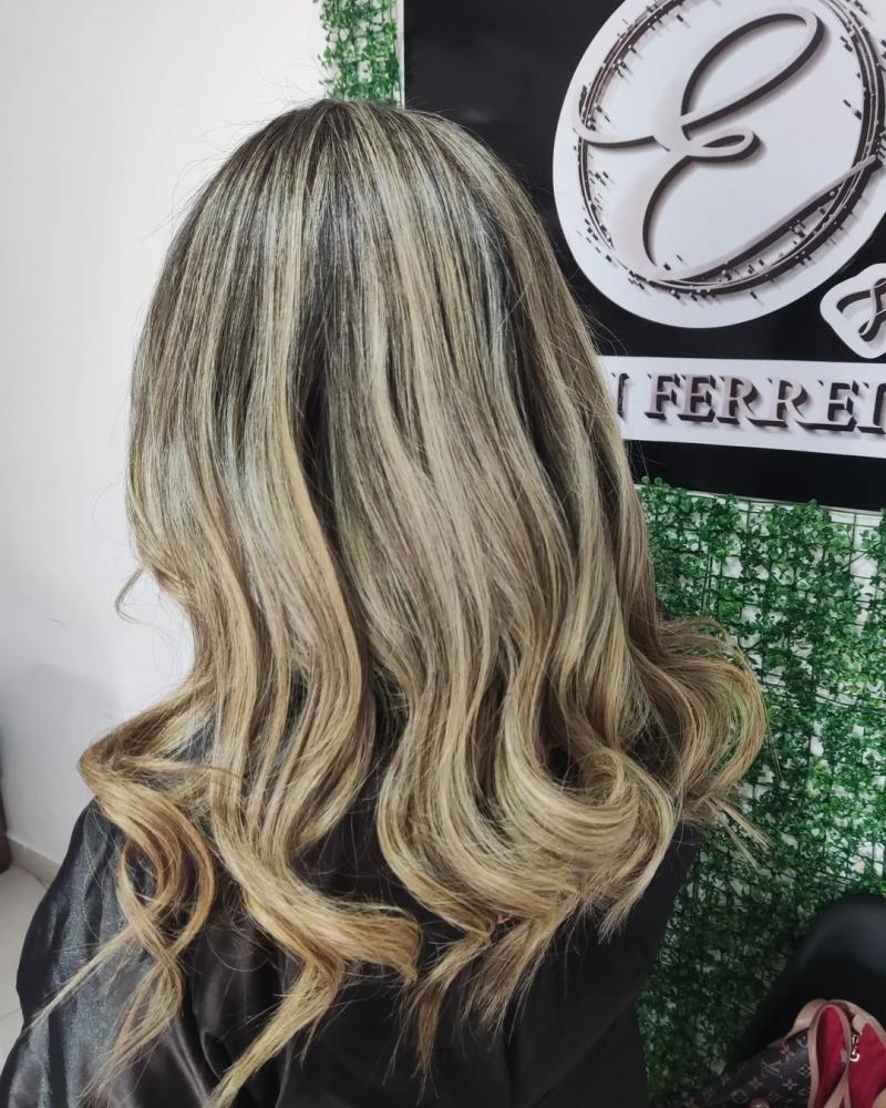 Você merece o que há de melhor; venha agora mesmo renovar a sua beleza no Stúdio Ellen Ferreira