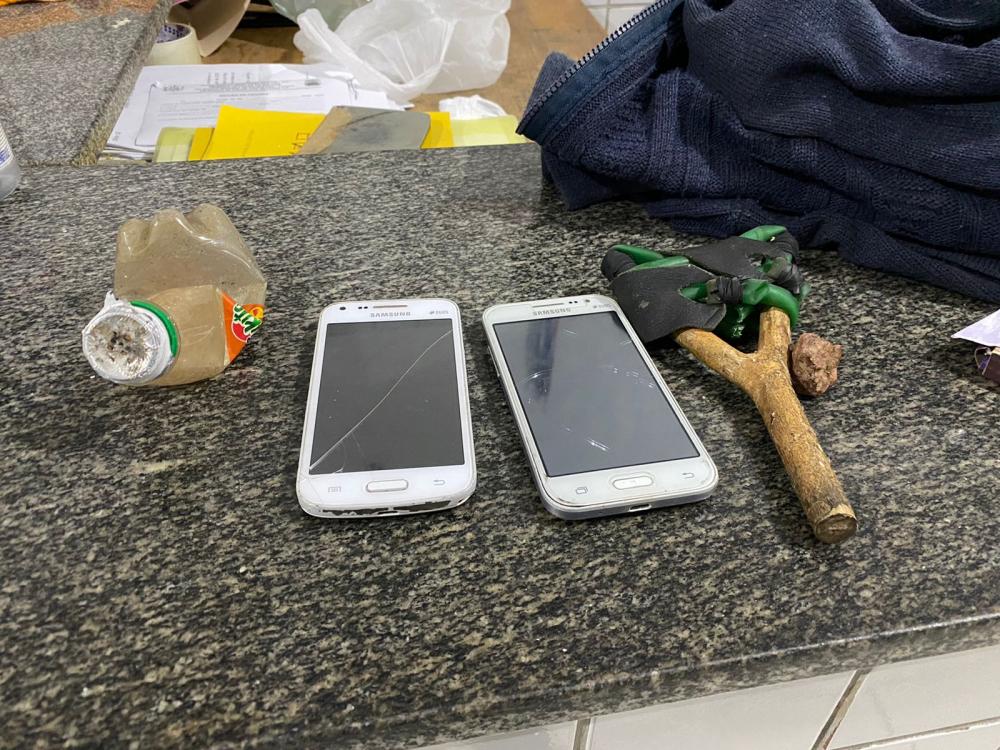 Homem acusado de roubar dois celulares é preso com baladeira, em Pedro II 