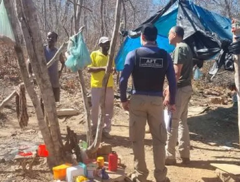 Trabalhadores são resgatados em situação análoga à escravidão dormindo sob árvores com cargas de pólvora no interior do Piauí