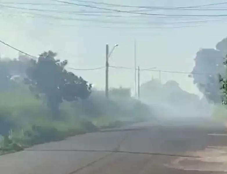 Fumaça tóxica incomoda moradores de Pedro II há quase um mês
