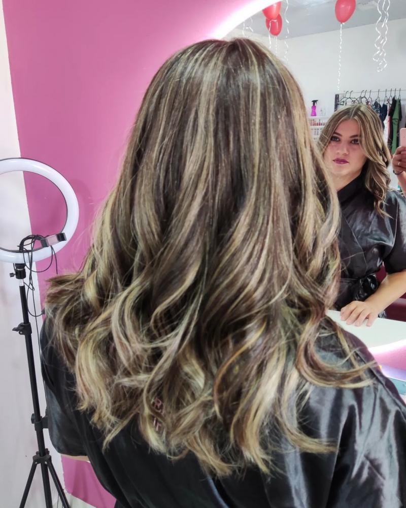 Você merece o que há de melhor; venha agora mesmo renovar a sua beleza no Stúdio Ellen Ferreira