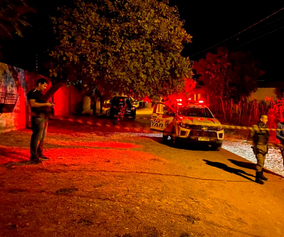 Homem é morto a tiros e duas mulheres ficam gravemente feridas durante a madrugada em Pedro II 
