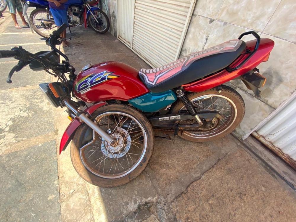 VÍDEO: Motociclista fica ferido após colisão entre carro e moto em Pedro II