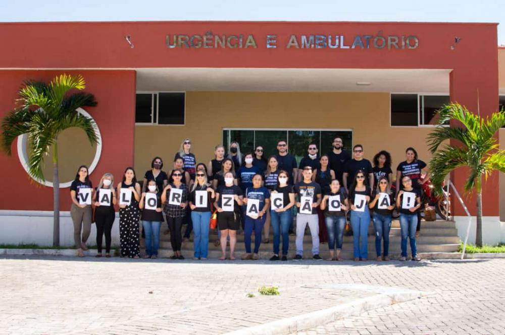 Profissionais da enfermagem paralisam atividades e protestam contra suspensão da lei do piso