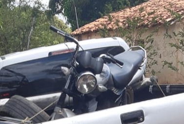 Moto e celulares roubados são recuperados em Pedro II