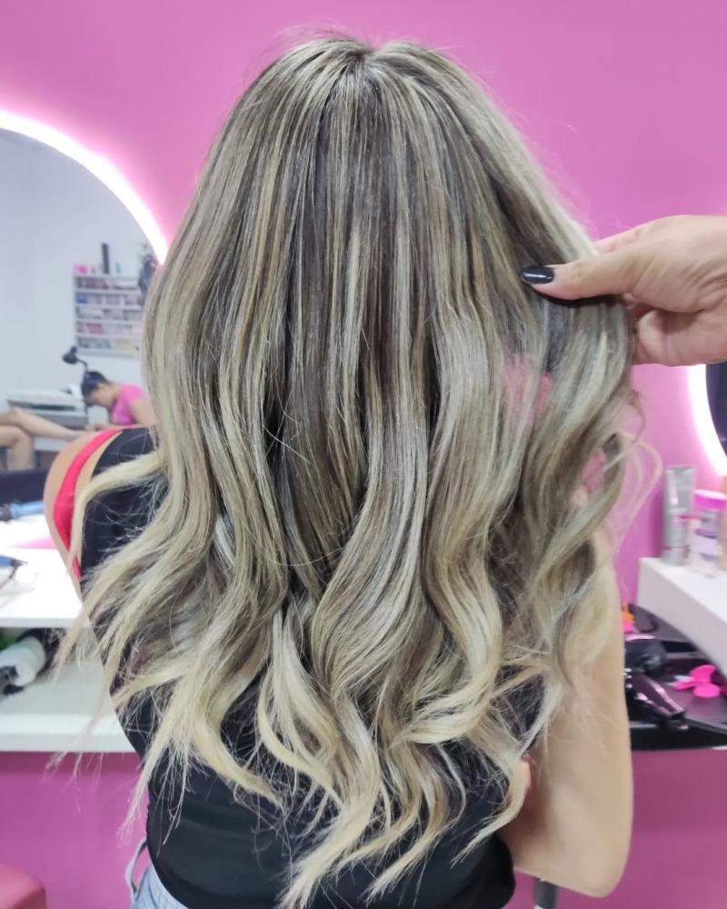 Você merece o que há de melhor; venha agora mesmo renovar a sua beleza no Stúdio Ellen Ferreira