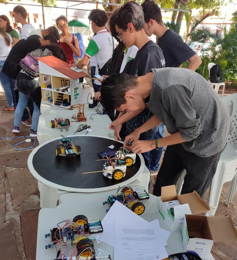 I Feira de Inovação e Popularização de Ciências na Praça tem início em Pedro II