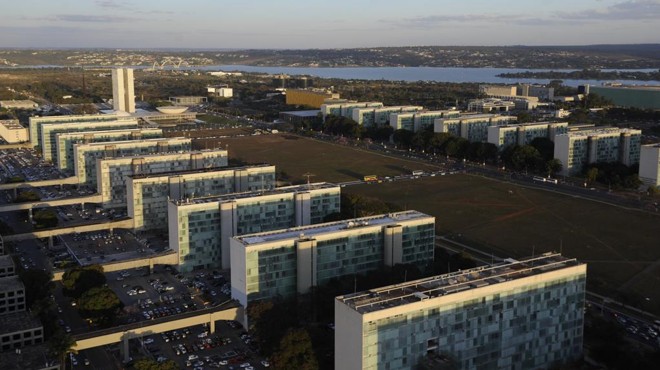 Câmara conclui votação de medida provisória que facilita venda de imóveis da União