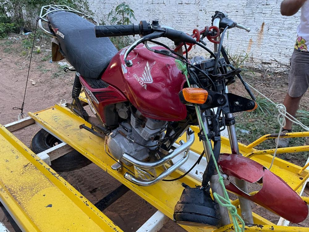 Motocicleta furtada é encontrada “depenada” em Pedro II