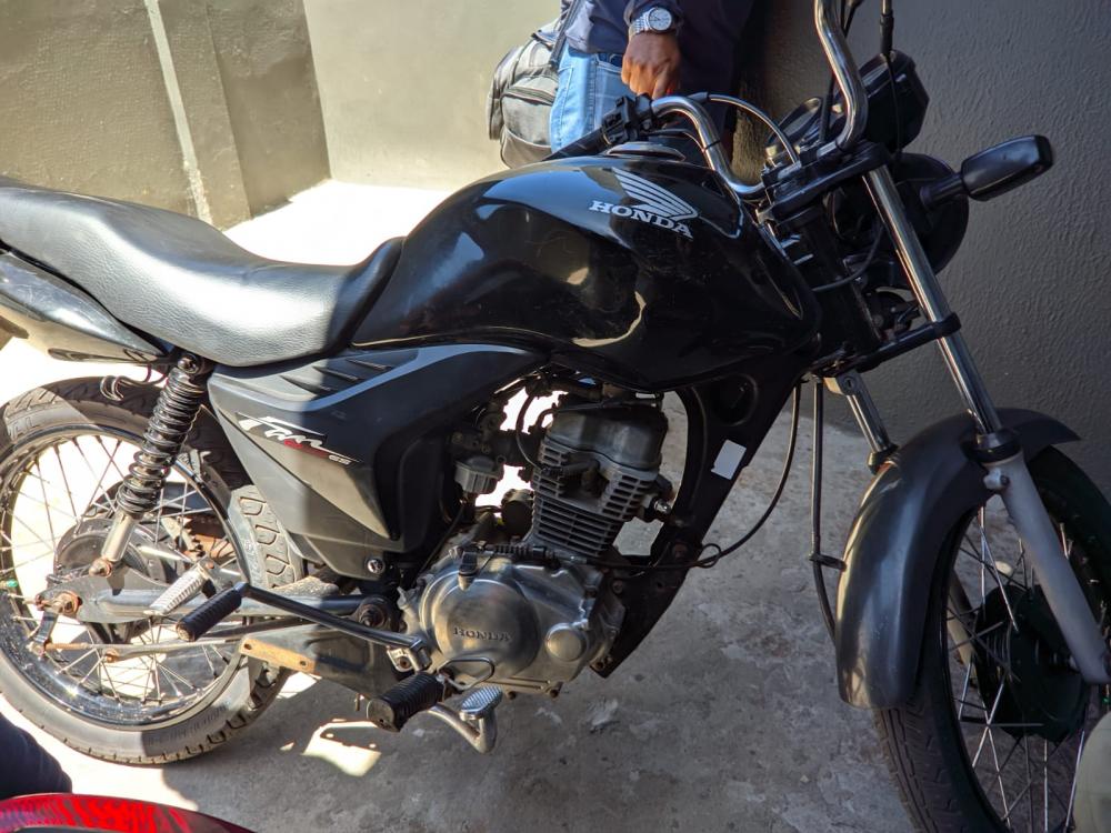 Moto com suspeita de adulteração é apreendida pela Polícia Militar de Pedro II