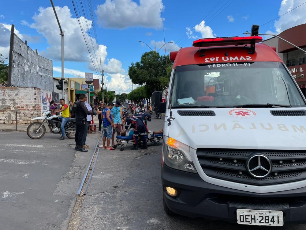 Motociclista fica ferido após acidente no Centro de Pedro II 