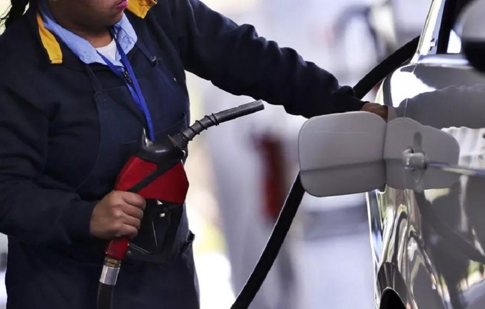Petrobras anuncia alta de 7,46% em preços de venda da gasolina a distribuidoras
