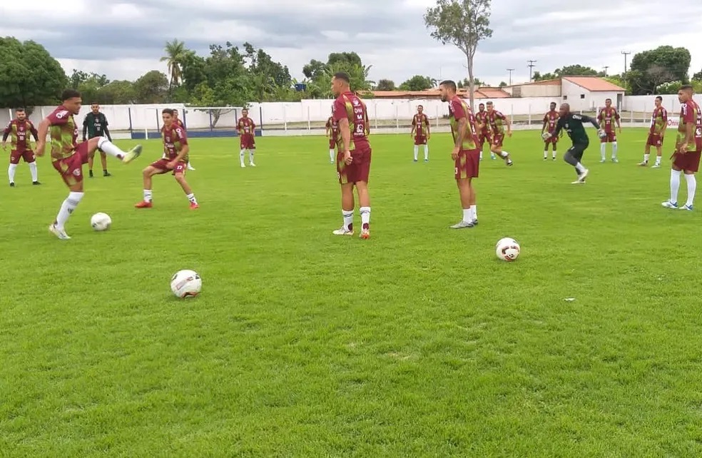 Fluminense/PI realiza último treino em preparação para a partida contra o Altos na Arena do Guerreiro em Pedro II