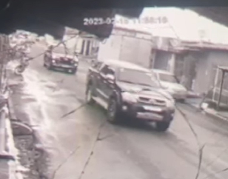 Carro roubado de pedrossegundense é encontrado abandonado no Bairro Torquato Neto, em Teresina