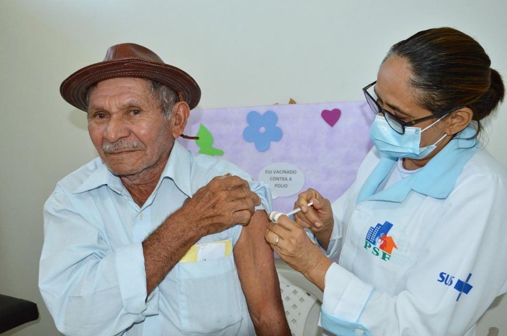 Lagoa de São Francisco realiza ação de vacinação com a Pfizer Bivalente em idosos