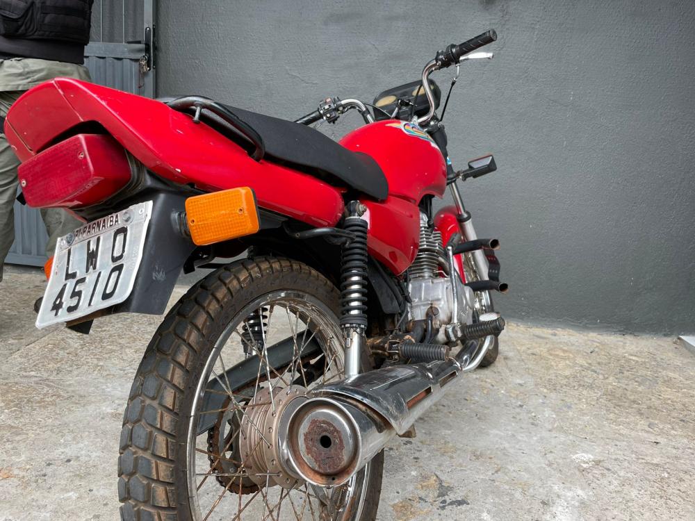 Polícia Militar apreende moto com restrição de roubo durante blitz em Pedro II