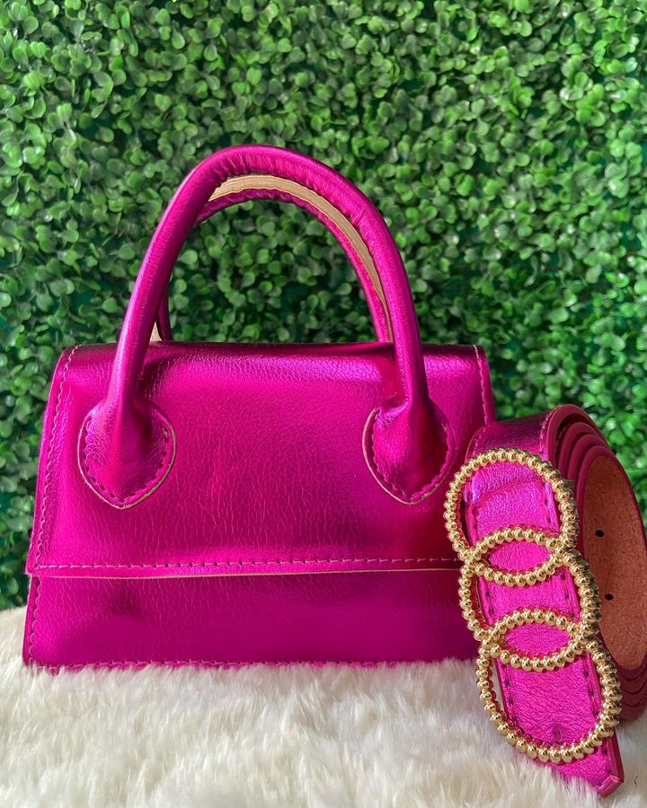 Explore as últimas tendências em maquiagens e acessórios na Loja Maria Flor