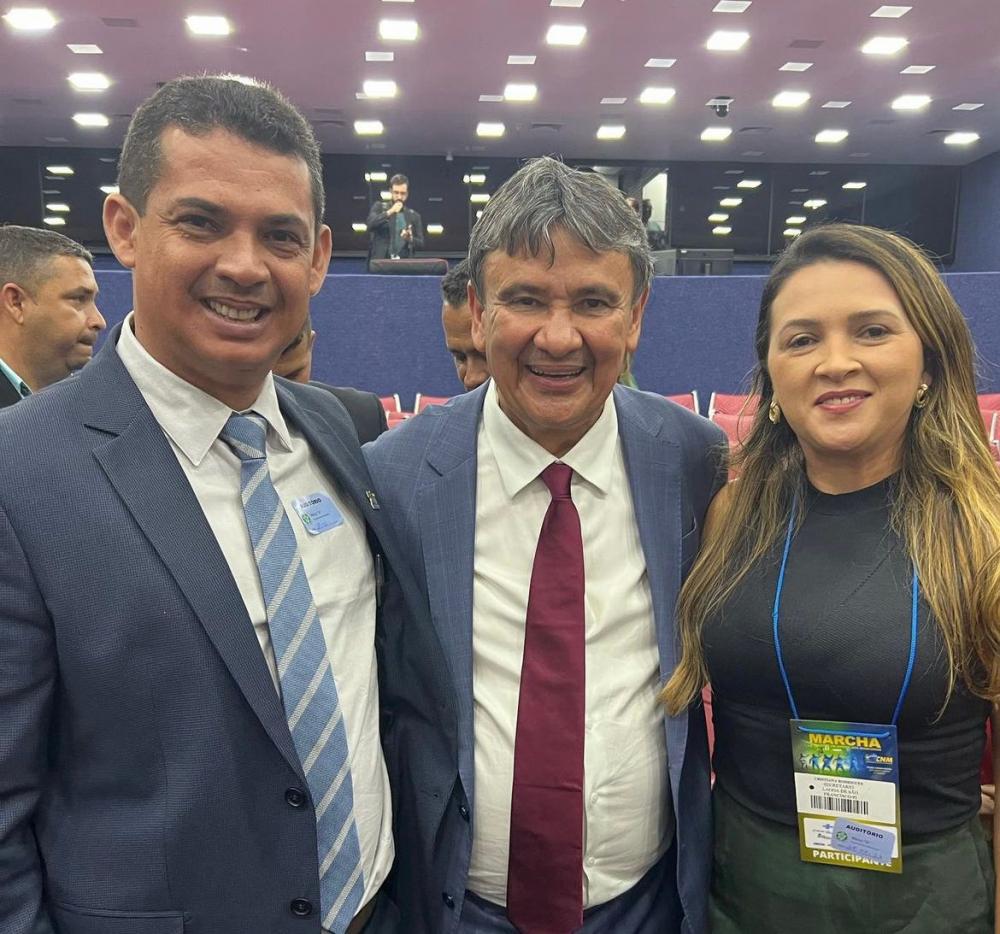 Prefeito João Arilson de Lagoa de São Francisco participa da Marcha dos Prefeitos em busca de investimentos para o município