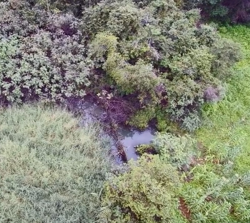 Imagens aéreas mostram o local exato do vazamento na parede do açude Joana em Pedro II