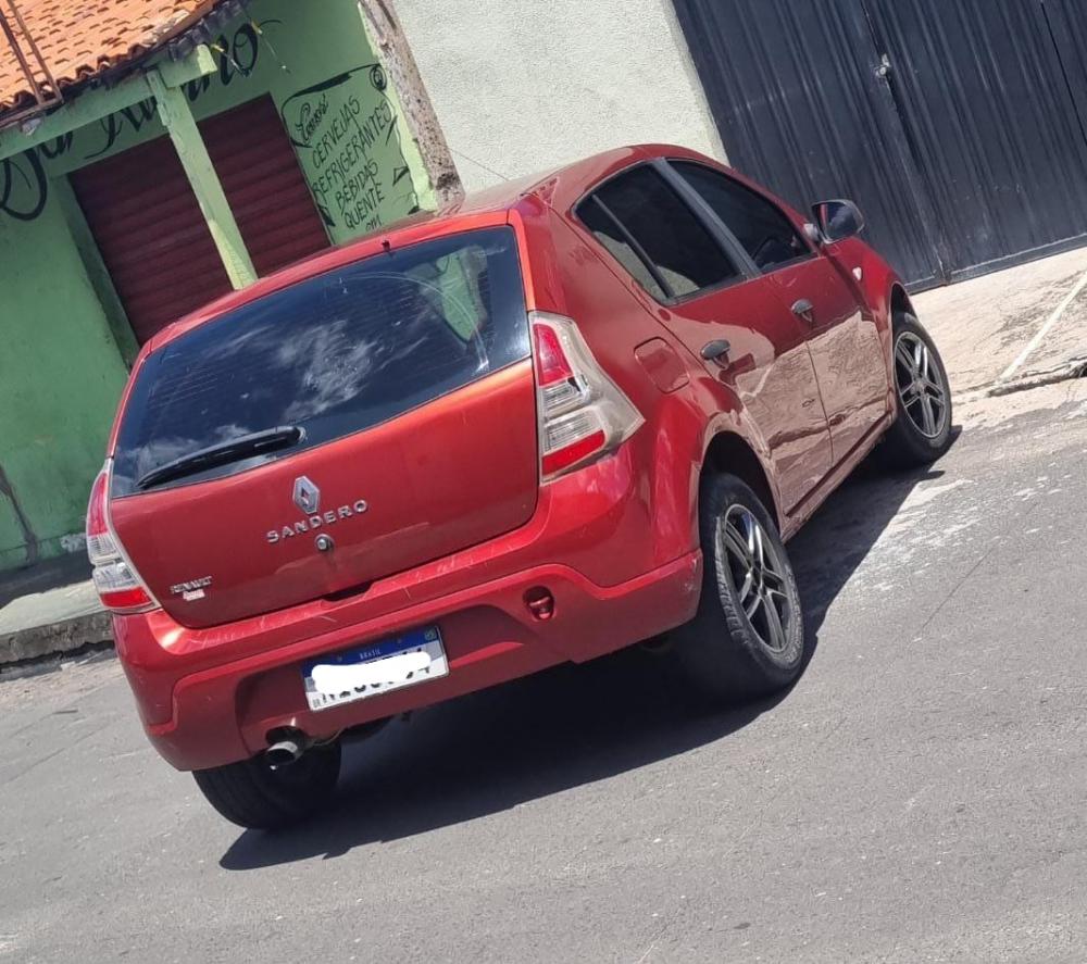 Carro Renault Sandero é furtado durante a madrugada em Pedro II