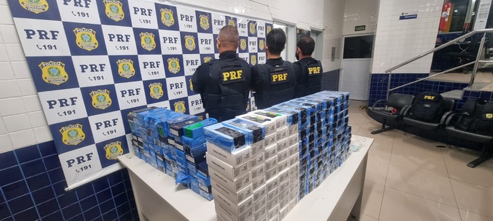 Polícia apreende mais de 200 celulares sem nota fiscal em ônibus com destino a Piripiri