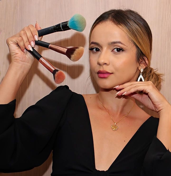 Compre na Loja Maria Flor, a melhor seleção de maquiagens e acessórios em Pedro II