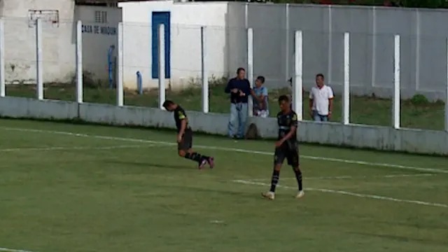 Atleta desmaia em campo após suspeita de princípio de infarto durante partida da Série D em Pedro II