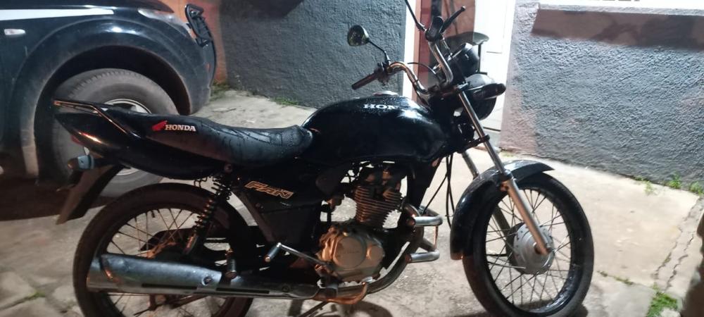 Motocicleta roubada em Pedro II é encontrada abandonada em Altos, no Piauí