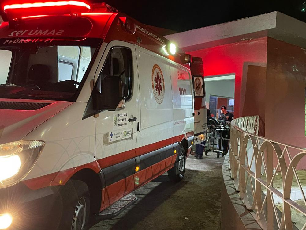 Colisão entre motocicletas deixa dois homens feridos na ladeira do Felipe, em Pedro II